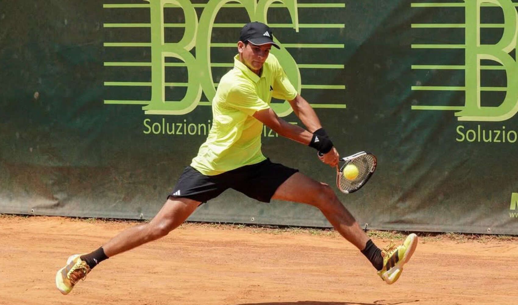 Rafa Jódar deslumbra con madurez y marca 14-2 en tierra batida