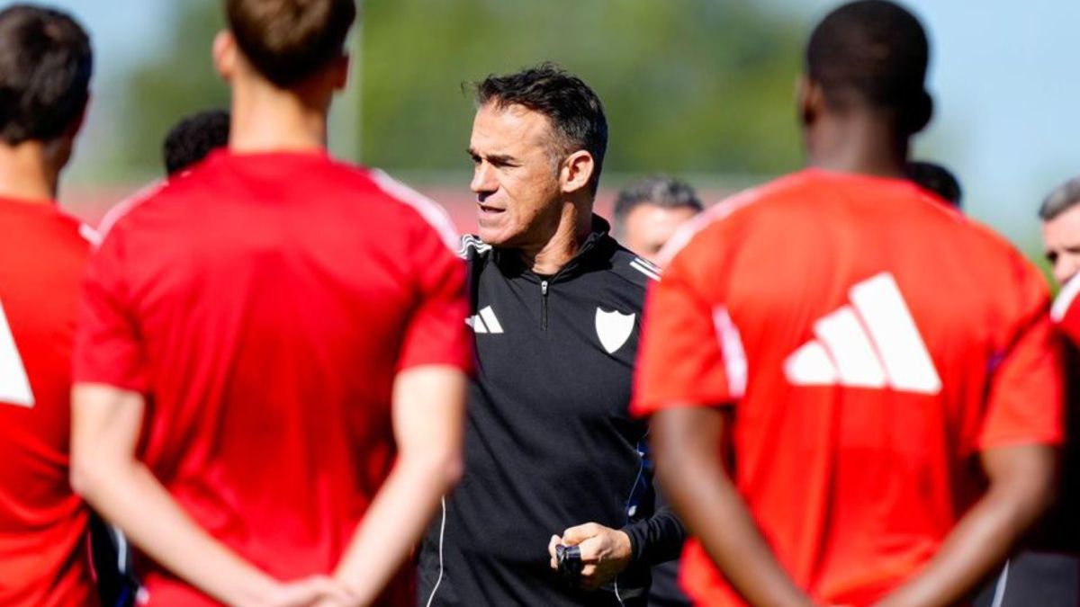 García Plaza, ante el difícil estreno en un Nervión en llamas