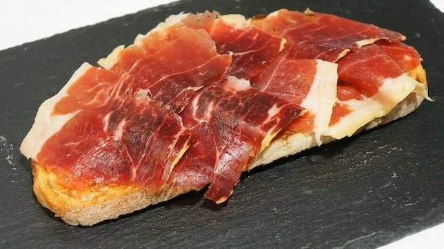 Ángela Quintas, experta en nutrición: "Si tomas fruta en el desayuno, debes llenar tus tostadas con jamón"