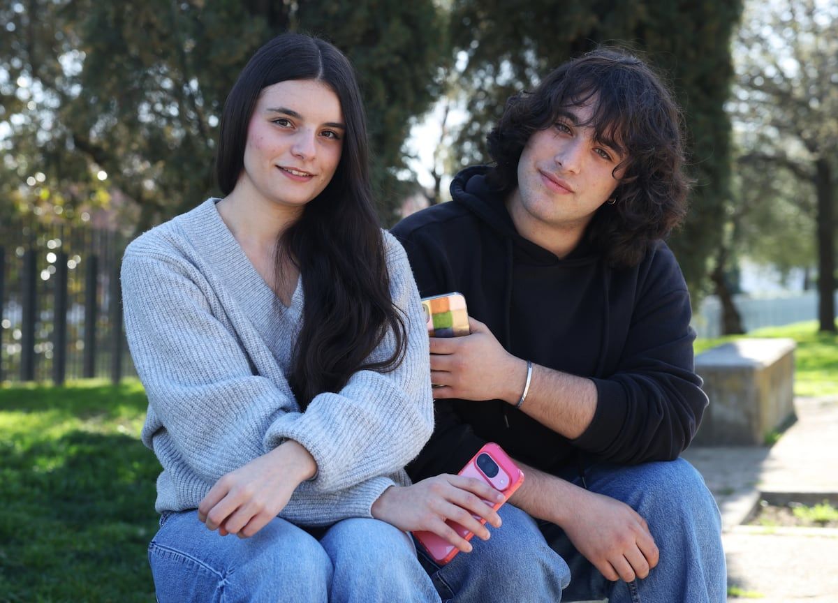 Cuando la generación Z se pone como reto estar 'offline': "Menos tiempo en pantalla y más analógico"