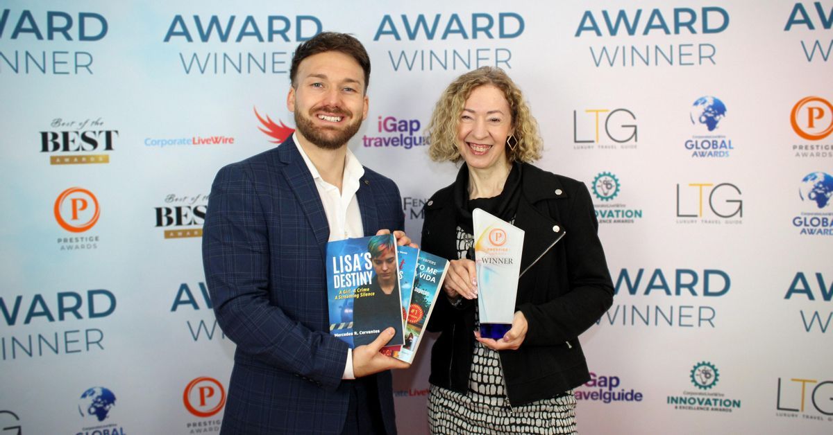 La escritora valenciana Mercedes R. Cervantes, galardonada en Reino Unido