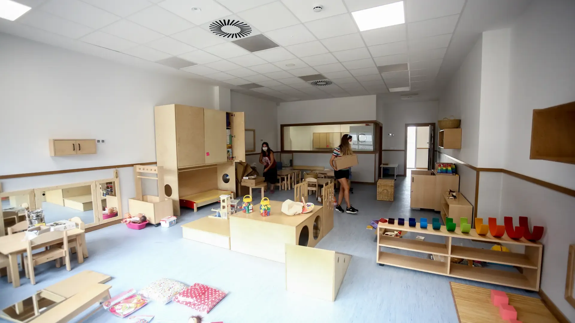 Las becas de escuelas infantiles llegarán a más familias madrileñas: hasta 385 euros al mes para niños de entre 0 y 3 años